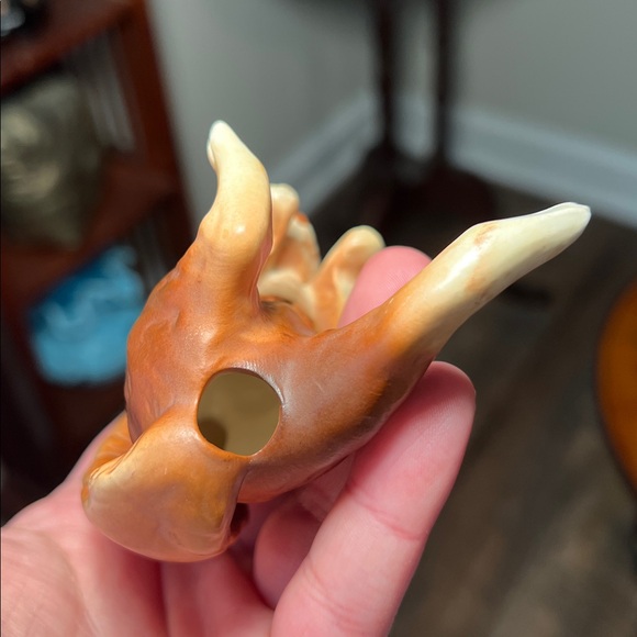 Adorable Vintage Handpainted Ceramic Porcelain Squirrel Planter Pot Hanger - Picture 9 of 12